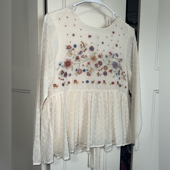 SKYLAR + JADE Swiss dot peplum floral embroidered blouse - Picture 5 of 6